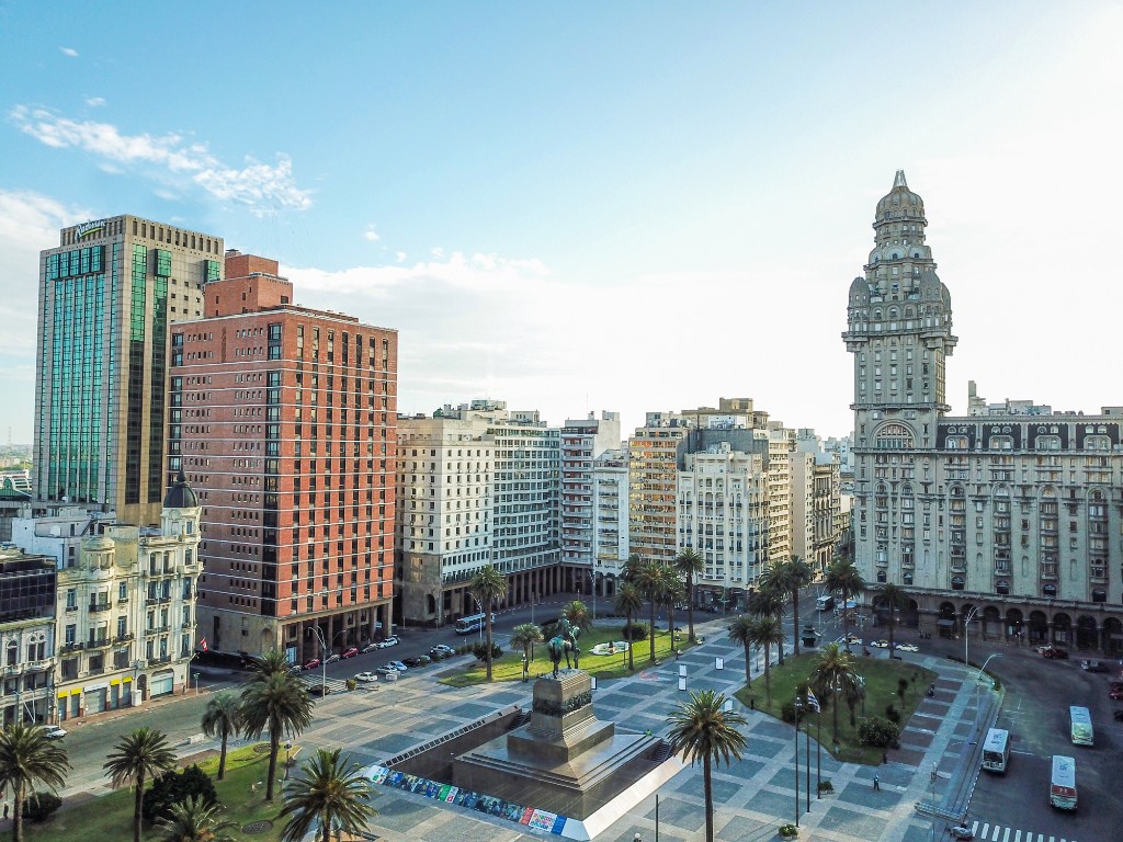 Vista aérea de Plaza Independencia en Montevideo